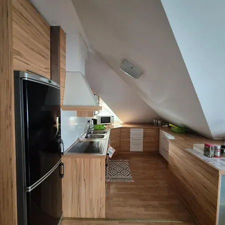 Oddih V Mirnem In Zelenem Okolju Škofljica