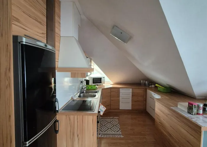 Oddih V Mirnem In Zelenem Okolju Škofljica